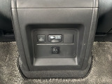 センターコンソールボックスの後席側に100V AC電源を装備。大容量1500Wで、電気ポットやポータブル冷蔵庫などに対応。アウトドアや災害時に幅広く使えます