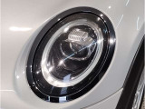 モデルが変わっても一目でMINIと分かるアイコンはそのままに、その時代に合わせた最新の技術、安全装備を搭載させております。