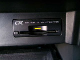 ETCなら高速道路をスイスイと通過!!クルマは料金所をノンストップで通過することができます!