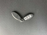 【スマートエントリーシステム】キーをポケットやバッグから取り出さなくてもドアの開閉やエンジンスタートができるすぐれものです。車の乗り降りも「スマート」に決めましょう♪
