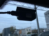 更に安心のリアドライブレコーダー付!あおり運転など記録に残せます!(社外品、後付けディーラーオプションは保証対象外となります。)