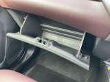 車検証入れなどが収納できるグローブボックス♪