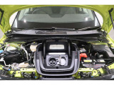 普通充電に加えて、急速充電の国際標準規格「CHAdeMO※3」に対応。また、ACコンセントには標準装備の普通充電用ケーブルを使うことが可能です。