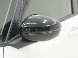 ◆ドアミラーウインカー◆ドアミラーにウインカーを装備しています。対向車に自身の進行方向を合図し安全に運転できます。
