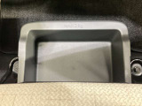 助手席アンダーボックスは運転用の替え靴や、車内に常備しておきたい子供用品、着替えた服などが収納できて便利です。女性に嬉しい収納スペースです