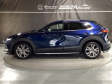 CX-30のスタイリングを特徴付けているのが、ボディ下部に取り回されたクラッディングパネルです。ボディ面を薄く見せることと、SUVらしい力強さを表現しています♪