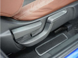 ◆シートハイトアジャスター◆運転席を上下に高さ調節ができます!運転ポジションを体格に合わせてシート調整できます。