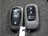 【スマートキー&プッシュエンジンスタート】ポケットやバックなどにキーを入れたまま探さなくてもロックの施錠、開錠、エンジンスタートも出来ます。