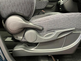 【運転席シートリフター】 体格に合わせたドライビングポジションに調整できます。