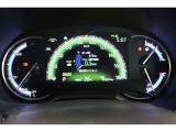 気になる燃費など様々な情報を表示してくれるインフォメーションディスプレイ付きのODOメーター。