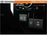ポータブルオーディオなどの機器を接続して、車両のスピーカーで聞くことができます。
