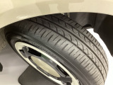 自社整備工場で点検整備をおこなってからお渡ししています。車検が残っている場合は『12ヶ月点検整備』を、車検整備付きの場合は『車検整備』をおこないます。整備費用は車両本体価格に含まれています。