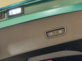 パワーテールゲートを装備しております。