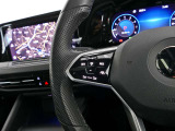 設定したスピードを上限に自動で加減速をし、一定の車間距離を保つ事で長距離運転の疲労を軽減する【ACC】が装備。