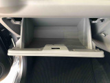 よく使うものが手を伸ばせばすぐ届く、機能面で充実した収納。