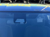 サポカーSとは、自動ブレーキに加えて、高齢者に多いと言われている踏み間違い事故防止をサポートする機能です。詳しくは販売店スタッフまでおたずねください。