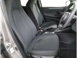 包み込むようなホールド感のあるシートでお車の操作性だけでなく、運転中の疲れも軽減!長時間の運転やお体をしっかりサポートします!