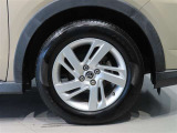 純正のアルミホイール装着車です。タイヤサイズは195/65R16です。