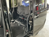リアシート座面を持ち上げると、背の高い荷物を積むのに便利なトールモードに変身します!多彩なシートアレンジで使い勝手良好!