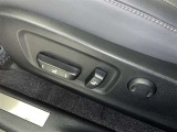 パワーシート搭載。微妙な調整が手軽にでき、ピッタリのポジションで運転することが可能です。