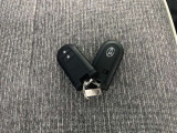 付いてて便利!とても人気の高い装備のスマートキーシステム。キーを携帯しているだけで、ドアロックの開閉並びにエンジンの始動が可能な装備です。