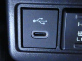 【USB入力(Type-C)】・・・ディスプレイオーディオへの入力端子です。動画・音楽再生/給電に対応。