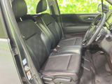 運転席側のドア内張り。使い込まれた感はなく、丁寧に扱われてきたことがわかります。シートへの乗り降りもスムーズです。