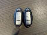 4WD/純正フルセグナビ/シートヒーター/バックカメラ/フルフラットシート/スマートキー/エマージェンシーブレーキ/冬タイヤ/夏タイヤ/オートライト/ETC/純正ホイール/スペアキー/取扱説明書