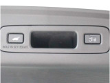 パワーテールゲート装備!荷物を持っていてもスイッチ一つでテールゲートの開閉が可能です!パワーテールゲートは運転席からも操作することが可能です!