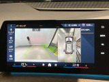 鮮明なバックカメラと上空からのサラウンドビューで駐車もラクラク。