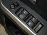 電動格納式ドアミラー・パワーウインドウを装備しています。