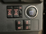 電子カードキーを携帯しているだけでエンジンの始動ができるプッシュボタンスタートを装備しています☆