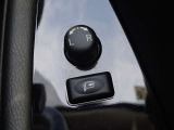 【電動格納ドアミラー】狭い駐車場で便利な電動格納ドアミラーが付いています。