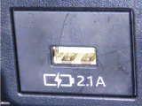 充電用USB端子を装備しております。