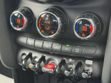 こちらのお車はMINI NEXT鶴ヶ島に展示中です。☆お問合せをお待ちしてます!