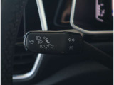 【トラベルアシスト(同一車線内全車速運転支援)】 ハンドルに軽く手を添えるだけで、車線中央の走行を維持しつつ、前走車との車間距離を一定に保持。長距離運転の疲労が大幅に軽減できます。