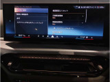【ⅰドライブナビゲーション】文字情報も鮮明に表示する高解像度カラーディスプレイを採用。視認性に優れた地図デザインと特徴的な建造物を目印にした描写表示で現在位置を把握できます。地図データの更新も可能です