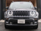 Jeepと言えば7スロットグリル、7本のグリルはJeepの証です。