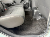【足もと広々】後席でも足を組んでゆったりと座れるような車内空間設計になっております♪