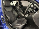 スポーツシートはサポートも良く長時間運転しても疲れません。