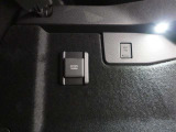 100V給電用の専用コンセントが有ります。
