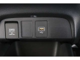 スマートフォンなどの音楽再生が可能なUSB接続ジャック装備車両です♪♪♪