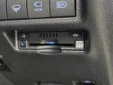 従来のETCの料金自動収受機能に加えて、渋滞情報や災害情報を受け取ったり走行ルート情報を活用したサービスが受けられたりする新システムETC2.0です。