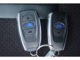 アクセスキーは携帯しているだけでOK。運転席及び助手席のドアハンドルに触れることで施錠、解錠ができるので便利です。
