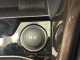 シガーライター用12V電源です。