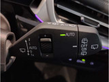 運転中にもオーディオの音量やFMの切り替えなどステアリングでの操作で切り替え可能なため、ステアリングから手を放す必要がない為、運転中でも操作が簡単でございます。