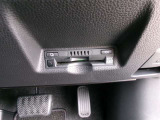 ETC車載器を装備しています。高速道路の料金所もストレスなく通行できます。すっきりとしたビルトインタイプですよ。