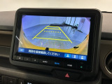 リバースギアに入れるだけで後方の表示へ切り替わります。夜間や雨の日の駐車も楽になりますよ。