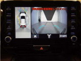 パノラミックビューモニター付きです。車両を上から見たような映像をディスプレイオーディオ画面に表示。運転席からの目視だけでは見にくい、車両周辺の状況をリアルタイムでしっかり確認できます。