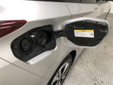 充電ポートです。向かって左側が普通充電インレット、右側が急速充電インレットです。
